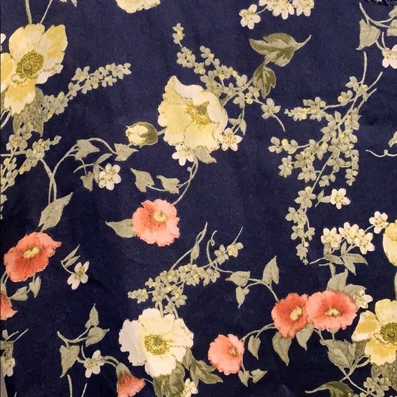 Silky floral maternity top - Picture 2 of 4